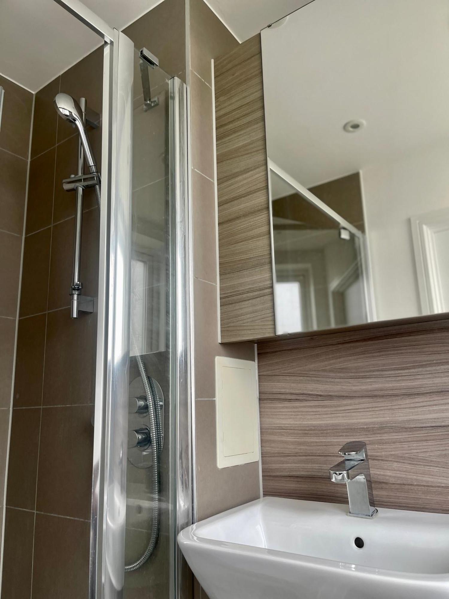 Modern Stay With Free 24Hours Gym Londen Buitenkant foto